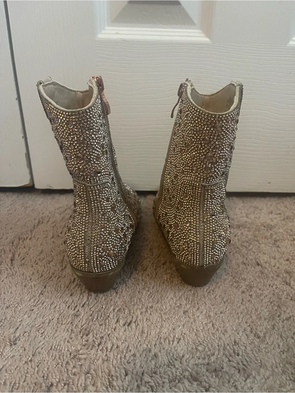 Badgley Mischka Girls size 1 Crystal-Embellished Ankle Boots in Rose Gold